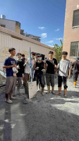 王顥銘 - 和系上朋友一起去花蓮當志工