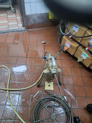 九九衛生清潔行 - 麥當勞通排水管