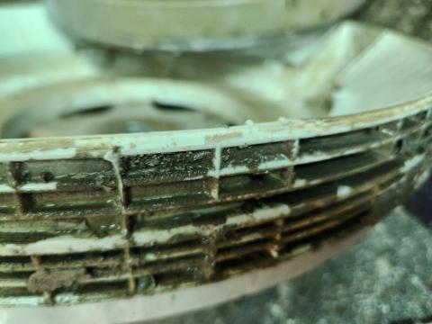 淨俏俏專業清洗 - 底座側邊縫隙污垢