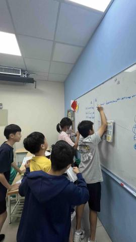 周瑞誼 - 曾任職於格蘭兒童美語教師 利用互動遊戲小朋友拉近距離 同時奠定基礎