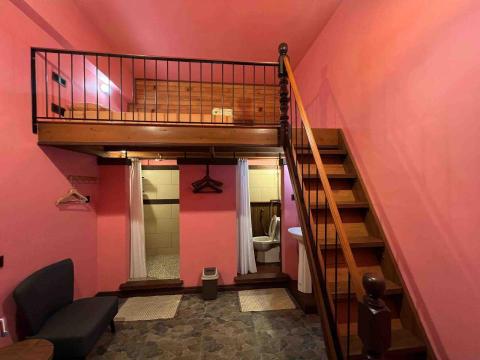 睿璿油漆工程 - 民宿小屋粉色