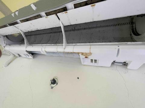 小瑋冷氣保養工作室 - 清洗前裡面全是發霉