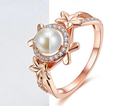 張沛甄 l 永奕創新 - 產品精修合成
融合AI生成技術與 Photoshop精修合成，讓產品圖瞬間細緻完美，打造出超高質感畫面。
PS專業精修
提升強化轉換率
AI高效率生成、Photoshop的調色調光、質感與細節全面優化。透過PS專業精修與AI結合，營造氛圍，凸顯產品定位。為產品打造完美的視覺影像，在市場中一眼出眾。
更多作品請詳網站
https://www.aurasworks.com