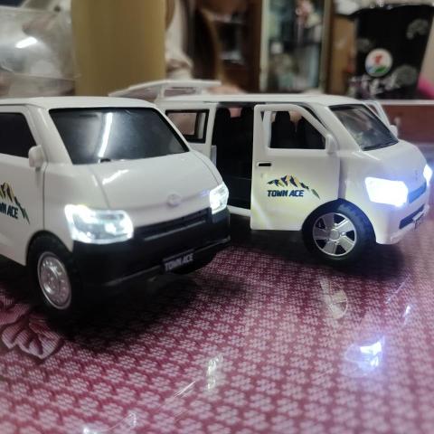 提供收纳箱服務的專家周俊言