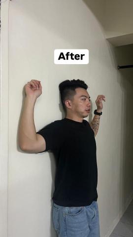 台中到府筋膜放鬆師_簡廷謂Thomas - 放鬆後右手活動度提升順利碰牆