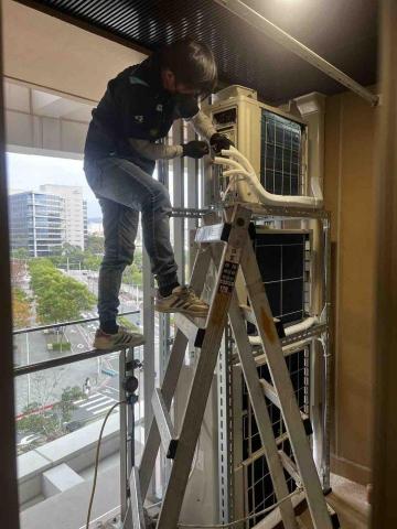 林子揚 - 這是室內機與室外機高低壓管的連結一律整齊