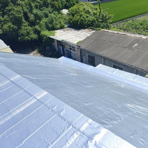 隔熱超人 - 高空的景很美，但也很危險