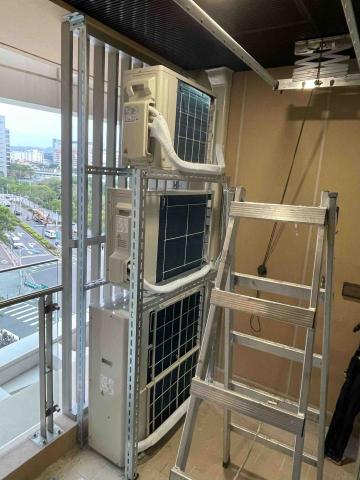 林子揚 - 這是依照客戶要求的腳架，全部立起來節省空間美觀