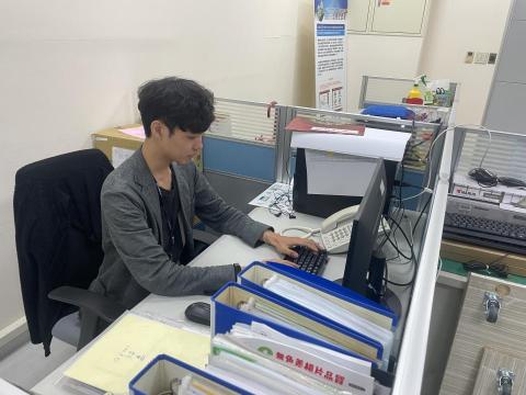 詹範超 - 於台灣粒線體應用技術股份有限公司擔任日文翻譯，主要業務包含翻譯日文相關文書處理，及海外客戶翻譯。