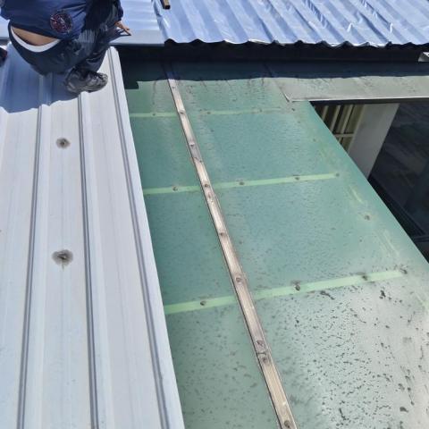隔熱超人 - 六樓PC材質採光罩廢棄物清運價格昂貴且拆除危險