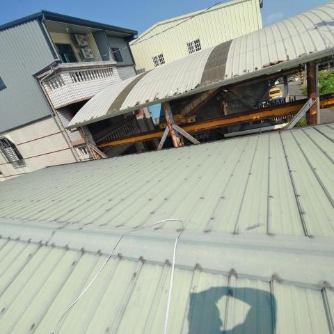 隔熱超人 - 農村小資材室西曬嚴重