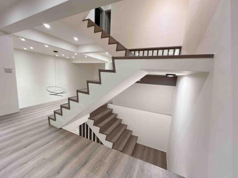 岦悅地板工程 - 超耐磨木地板含樓梯施工