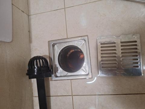 蔡佩玲 - 地漏清潔完畢