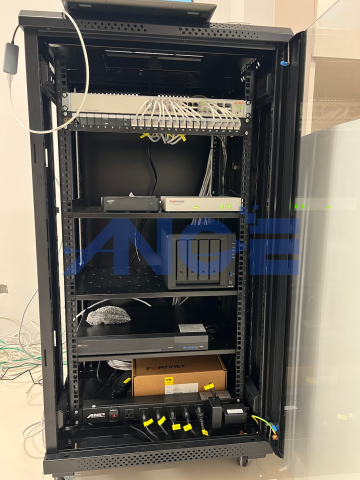 ANGE 網路線規劃/電腦/監視器  - 網路機櫃建置與規劃 ANGE 網路線規劃/電腦/監視器  - 網路機櫃建置與規劃