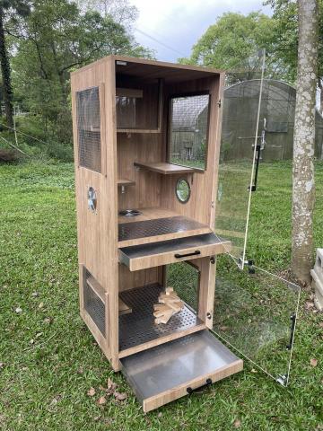 劉適仲 - 絨鼠飼養箱籠，可客製化所需的箱籠規格尺寸，並以動物習性提供專業的設計，使動物照養更輕鬆!