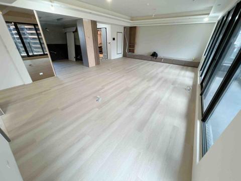 岦悅地板工程 - SPC石塑耐磨木紋地板