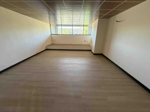 逢富建設機構 - 