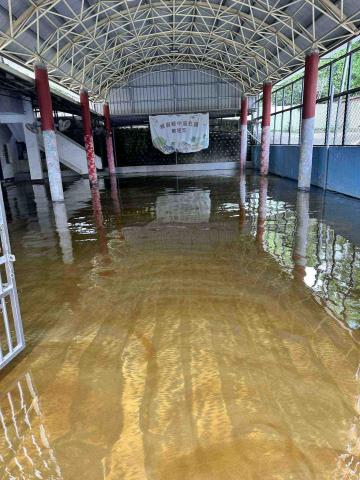 祥佑工程 - 地坪整平後EPOXY 中塗施作照