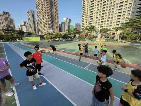 陳奕丞/排骨哥哥 - 鼓山國小社團教練
