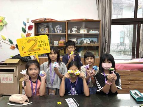 張紫晴 - 大學擔任那瑪夏營隊隊輔