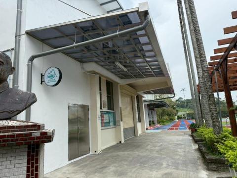 心感覺企業社 - 大門安裝、雨庇安裝、吸頂燈安裝、隔熱紙施作施工後 心感覺企業社 - 大門安裝、雨庇安裝、吸頂燈安裝、隔熱紙施作施工後