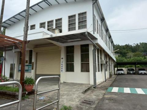 心感覺企業社 - 雨庇安裝、吸頂燈安裝、隔熱紙施作施工後 心感覺企業社 - 雨庇安裝、吸頂燈安裝、隔熱紙施作施工後