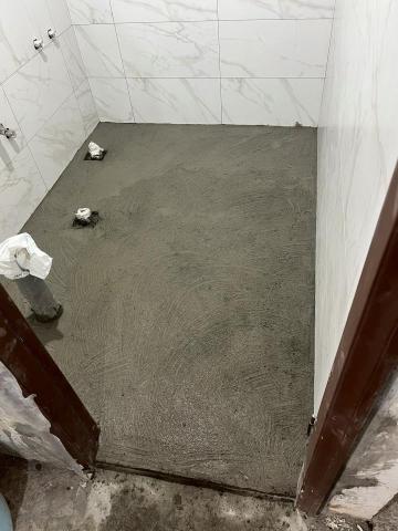 裕仁 - 壁磚貼完 地面洩水坡度打底