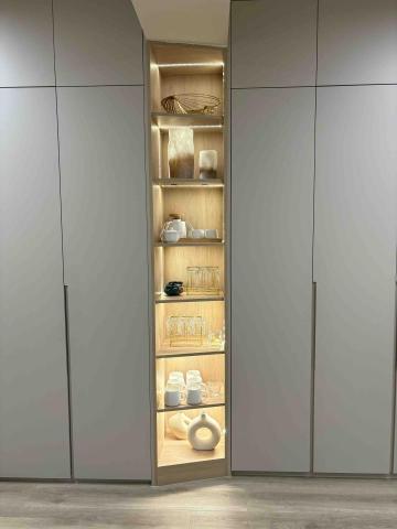 洛可特有限公司 - LED燈條設計。S形由上往下纏繞