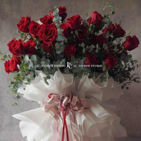 JCflower崨希花藝工作室 - 巨大花禮 99朵進口玫瑰 JCflower崨希花藝工作室 - 巨大花禮 99朵進口玫瑰