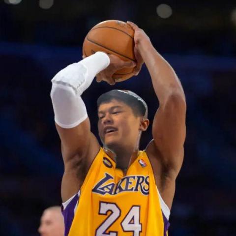 提供撞球桌球兩用桌服務的專家郭奕成