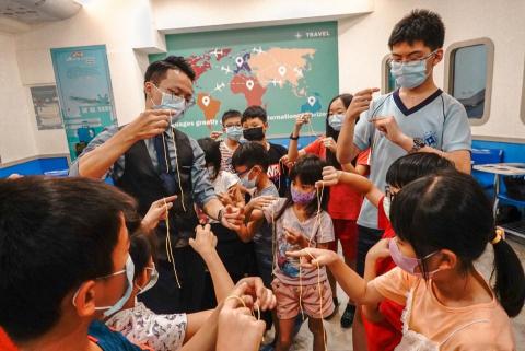 魔術教室 - 連鎖補習班課程教學。