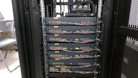 宋先生 - 機櫃整線