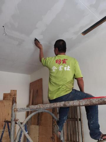 淨明泓鈞工程 - 天花板批土研磨施工