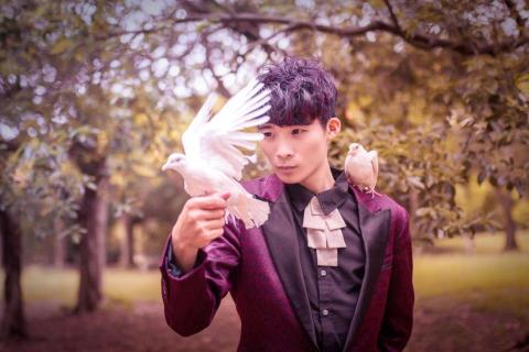 提供表演魔術服務的專家魔術師艾迪