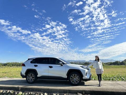 洪婉瑜 - 2年內RAV4油電車 無菸車 限乘四人