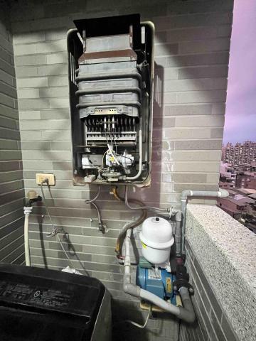 許軒愷 - 維修傳統熱水！