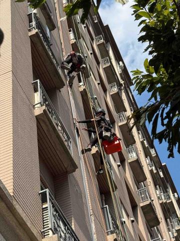 大拉亞精緻外牆有限公司 - 蜘蛛人作業