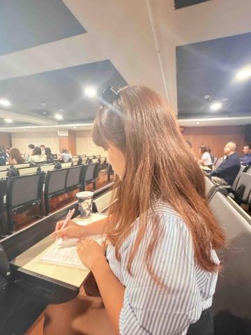 提供發音庫服務的專家Mandy