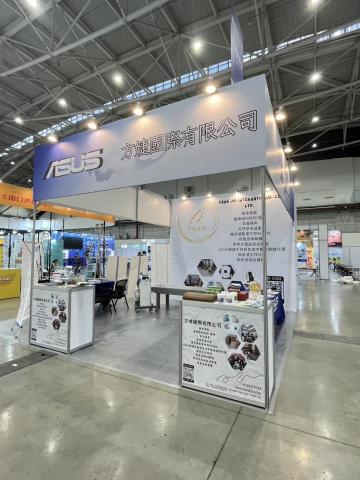 Chih yun Tsai - 侒可中醫照顧展展場平面設計