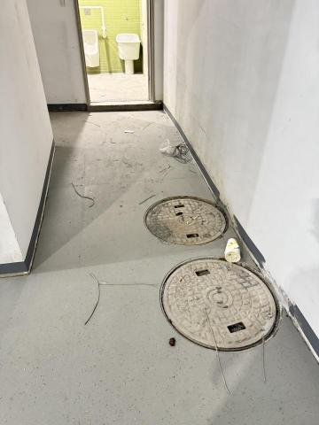 李小姐 - 溜冰場水孔蓋施作前