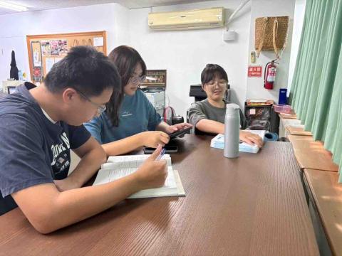 李語瑄 - -開讀書會- 段考前教同學（大學期間）