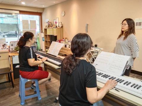 Ruru's music room - 