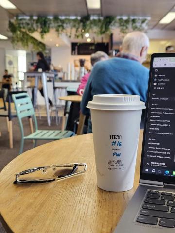 吳少凱 - 咖啡廳轉換心情的周末接案狀態