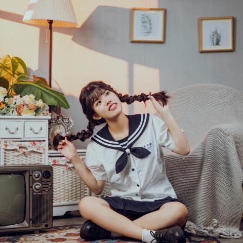 提供高雄衝浪教學服務的專家周函諭