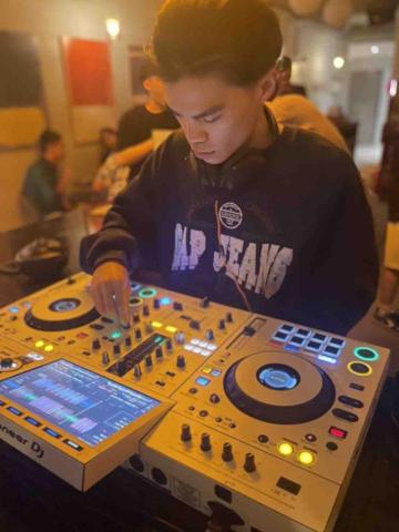 蔡博丞 - 在Heylo擔任DJ