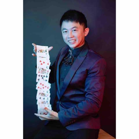 提供表演魔術服務的專家魔術師飯糰