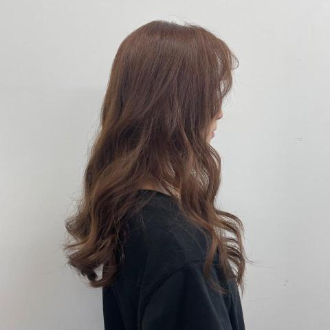 提供新娘包頭服務的專家寶琳老師