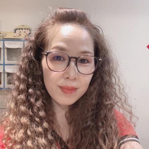 提供蓮花刺青服務的專家蘇美萍