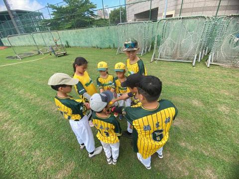 蔡沛玲 - ? 高雄強棒社區棒球隊
我們一起來~夢想開打!!改變孩子,就從現在開始!
? 訓練時間與地點
每週六 下午 1:30 - 5:00|陽明總部(陽明棒球場)
每週日 下午 1:30 - 5:00|中正分部(中正高中工藝球場)
?? 招生對象
國小、國中學生|年齡 6 至 15 歲 皆可參加
⚾ 特訓班限額招生,額滿為止!
? 聯絡方式
蔡會長|0976-990-005
歡迎來電或 蔡沛玲 - ? 高雄強棒社區棒球隊
我們一起來~夢想開打!!改變孩子,就從現在開始!
? 訓練時間與地點
每週六 下午 1:30 - 5:00|陽明總部(陽明棒球場)
每週日 下午 1:30 - 5:00|中正分部(中正高中工藝球場)
?? 招生對象
國小、國中學生|年齡 6 至 15 歲 皆可參加
⚾ 特訓班限額招生,額滿為止!
? 聯絡方式
蔡會長|0976-990-005
歡迎來電或