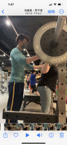 王二杰 - 人題三大自然負重運動
深蹲。